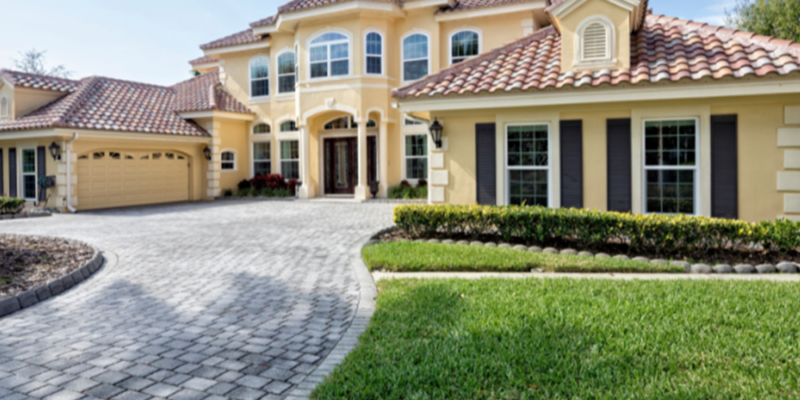 UCR_Types_of_Driveways_and_Why_Stone_Pavers_are_the_Best