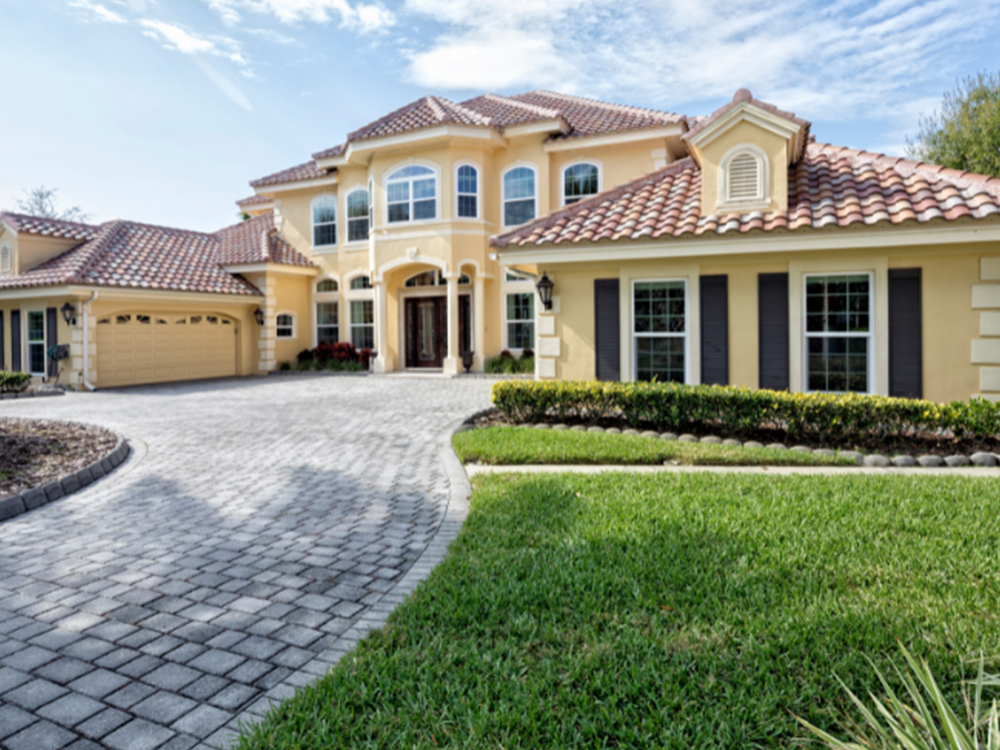 UCR_Types_of_Driveways_and_Why_Stone_Pavers_are_the_Best